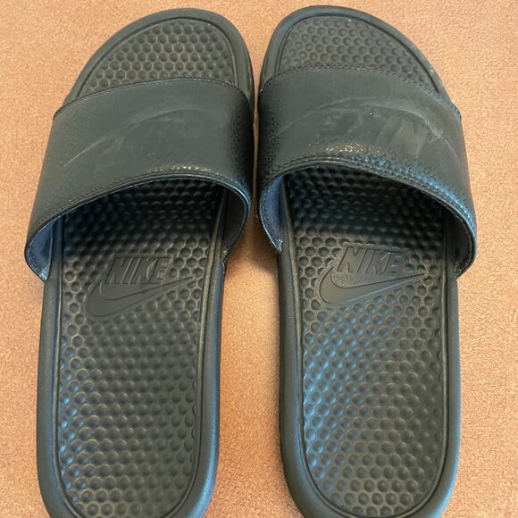Nike Benassi JDI Men’s Triple Black Logo Sandals Slides Size 10 - Picture 2 of 9